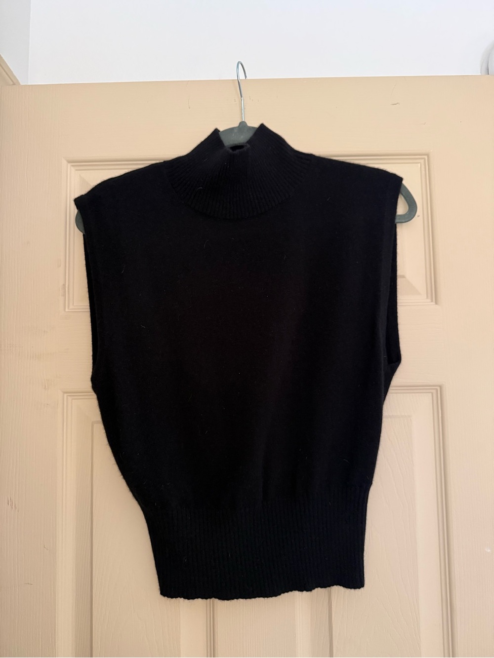 Reformation Arco Cashmere Sleeveless Turtleneck
